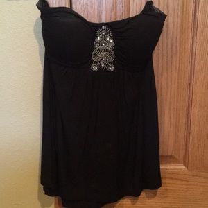 Woman’s strapless shirt